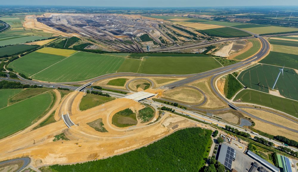 Luftaufnahme Jackerath - Autobahnkreuz der BAB A4 - A61 Dreieck Jackerath in Jackerath im Bundesland Nordrhein-Westfalen, Deutschland