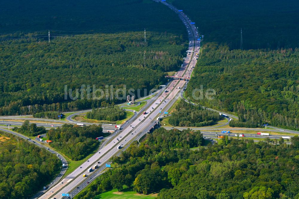 Luftaufnahme Hannover - Autobahnkreuz der BAB A2 - A7 in Hannover im Bundesland Niedersachsen, Deutschland
