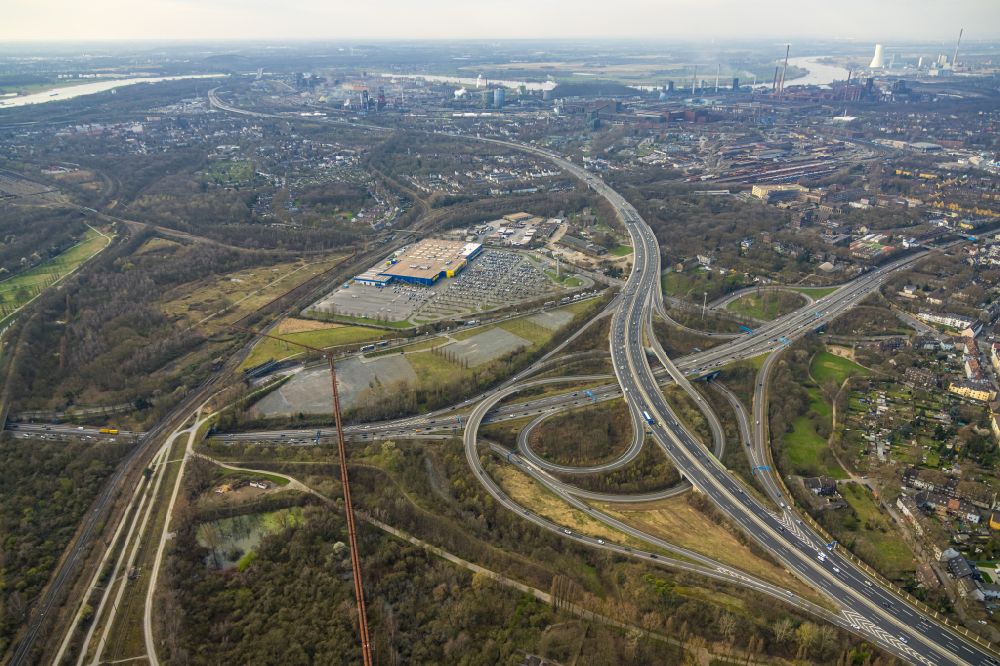 Duisburg von oben - Autobahnkreuz der BAB A42 - A59 Kreuz Duisburg-Nord in Duisburg im Bundesland Nordrhein-Westfalen, Deutschland