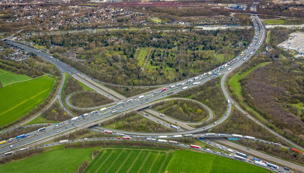 Luftbild Duisburg - Autobahnkreuz der BAB A3 - A42 Oberhausen-West in Duisburg im Bundesland Nordrhein-Westfalen, Deutschland
