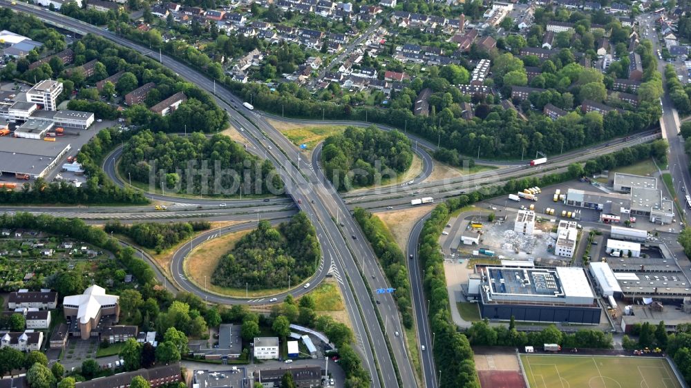 Bonn aus der Vogelperspektive: Autobahnkreuz Bonn Nord im Bundesland Nordrhein-Westfalen, Deutschland