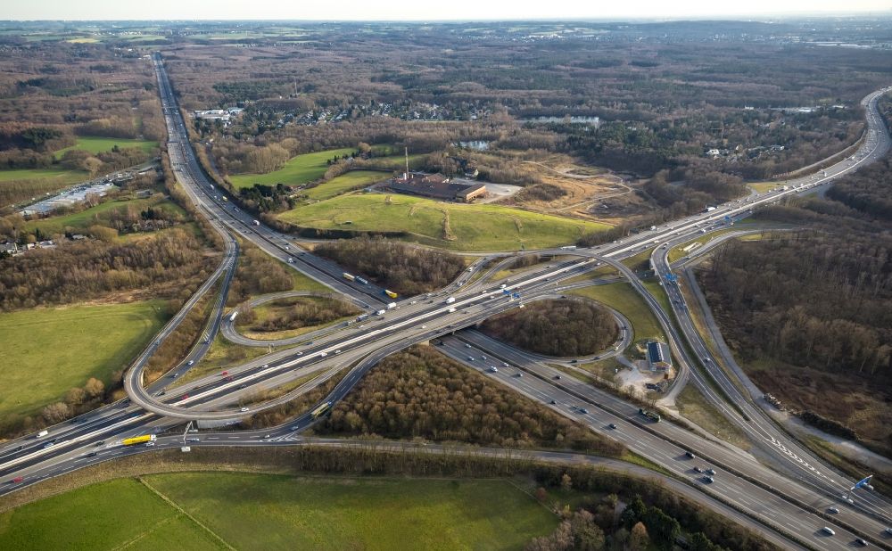 Luftbild Ratingen - Autobahnkreuz Breitscheid, auch Breitscheider Kreuz an der Bundesautobahn BAB A3 und A52 bei Ratingen im Bundesland Nordrhein-Westfalen