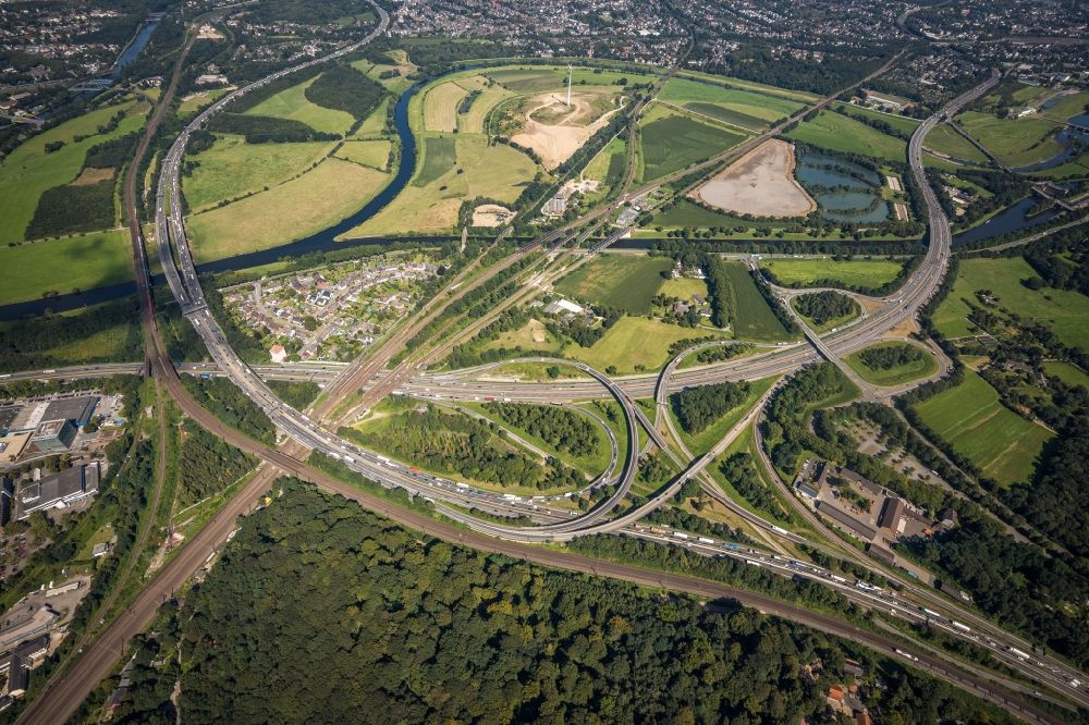 Luftbild Duisburg - Autobahnkreuz Kaiserberg in Duisburg im Bundesland Nordrhein-Westfalen