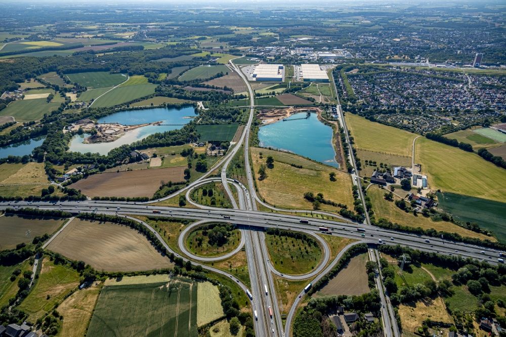 Luftbild Moers - Autobahnkreuz der A57 und A42 in Moers im Bundesland Nordrhein-Westfalen, Deutschland