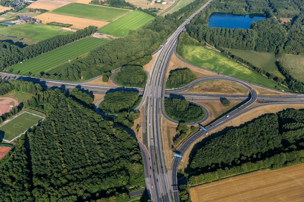 Luftaufnahme Willich - Autobahnkreuz Neersen in Willich im Bundesland Nordrhein-Westfalen