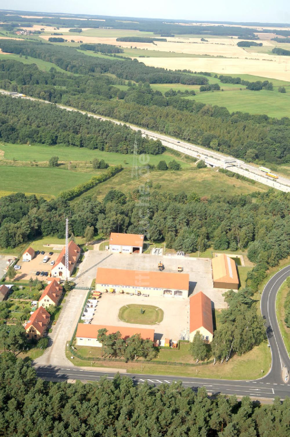 Niemegk von oben - Autobahnmeisterei Niemegk in Brandenburg