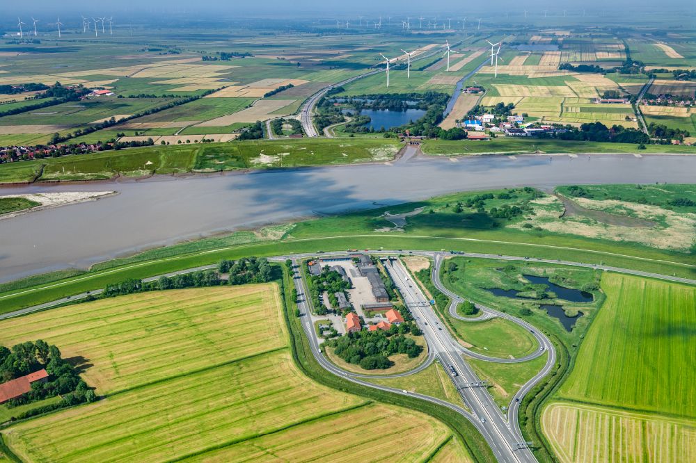 Luftaufnahme Leer (Ostfriesland) - Autobahntunnel Autobahntrog-A31 Verlauf des Emstunnel bei Leer im Bundesland Niedersachsen