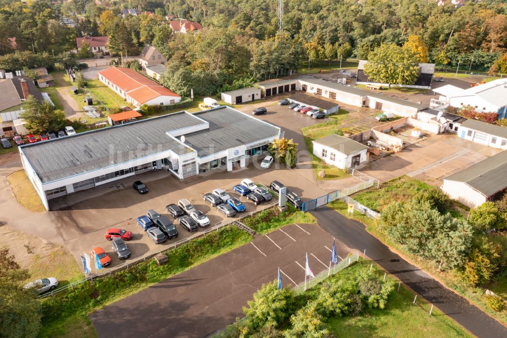 Angermünde aus der Vogelperspektive: Autohandels- Gebäude Autohaus Manfred Brosda in Angermünde im Bundesland Brandenburg, Deutschland
