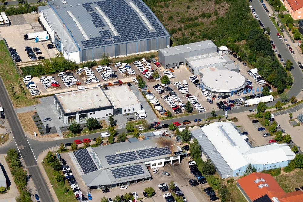 Roth aus der Vogelperspektive: Autohandels- Gebäude des Autohauses Auto-Fliegl GmbH an der Bortenmacherstraße in Roth im Bundesland Bayern, Deutschland