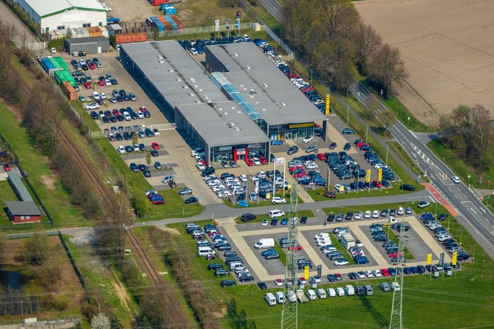 Wulfen von oben - Autohandels- Gebäude des Autohauses Autohaus Borgmann in Wulfen im Bundesland Nordrhein-Westfalen, Deutschland