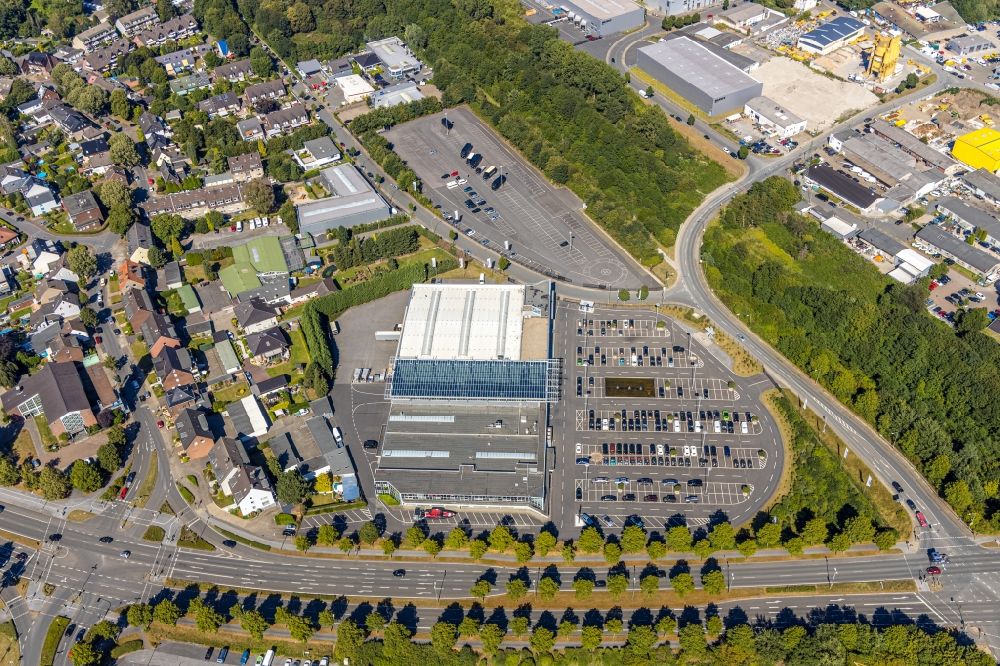 Bottrop aus der Vogelperspektive: Autohandels- Gebäude des Autohauses der Brabus GmbH in Bottrop im Bundesland Nordrhein-Westfalen, Deutschland