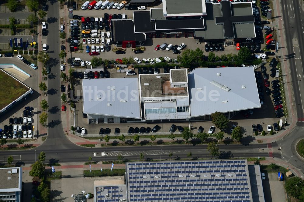Luftaufnahme Teltow - Autohandels- Gebäude des Autohauses an der Warthestraße in Teltow im Bundesland Brandenburg, Deutschland