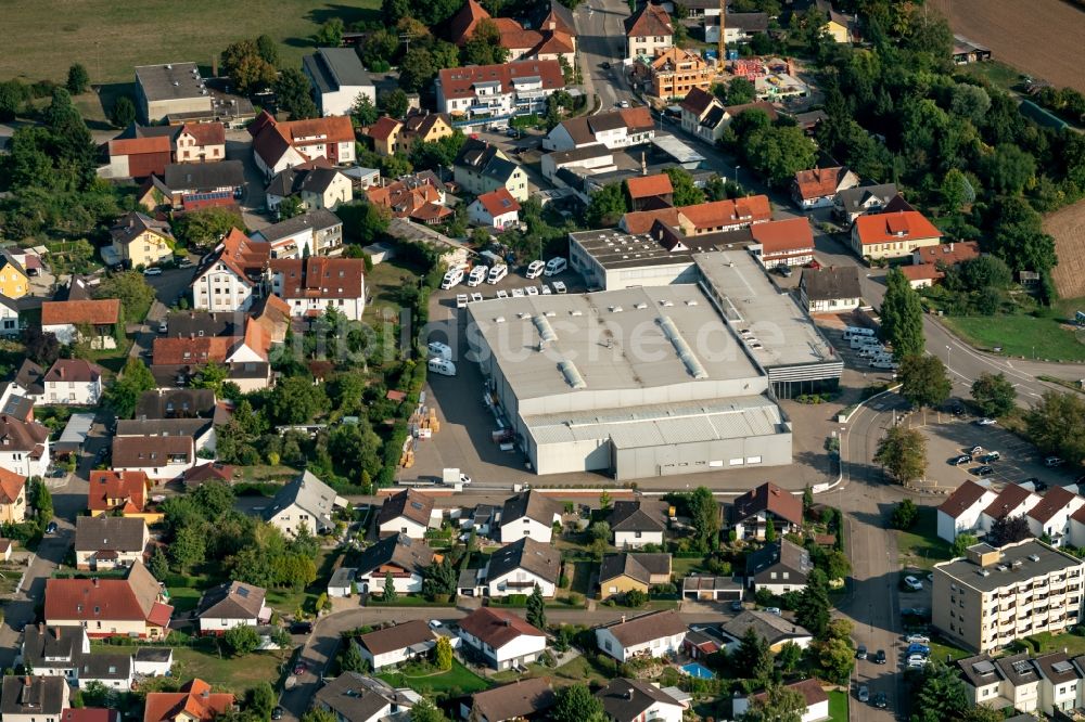 Luftaufnahme Kehl - Autohandels- Gebäude des Fahrzeughändlers Bürstner Service-Center in Kehl im Bundesland Baden-Württemberg, Deutschland