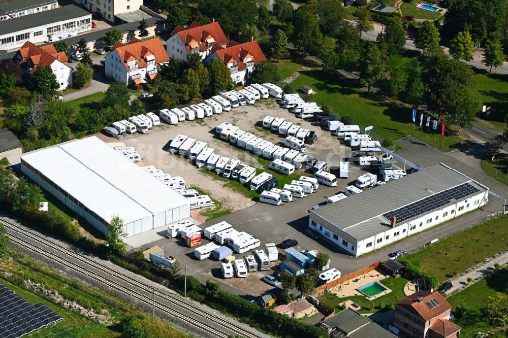 Dessau von oben - Autohandels- Gebäude des Fahrzeughändlers der Caravan-Center-Lehe GmbH in Dessau im Bundesland Sachsen-Anhalt, Deutschland