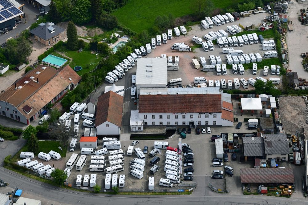Luftbild Maulburg - Autohandels- Gebäude und Präsentation von Camper und Wohnwagen der ML-Reisemobile in Maulburg im Bundesland Baden-Württemberg, Deutschland