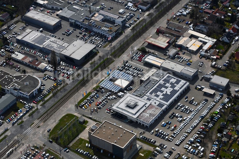 Luftbild Berlin - Autohandels- Gebäude Volkswagen Group Retail Deutschland im Ortsteil Weißensee in Berlin, Deutschland