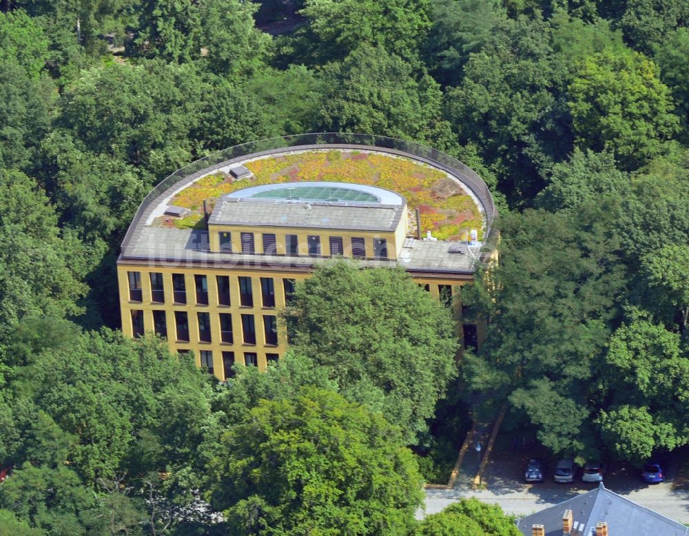 Luftaufnahme Potsdam - AWI Haus des Institut für Klimaforschung im Wissenschaftspark Albert Einstein auf dem Telegrafenberg in Potsdam im Bundesland Brandenburg