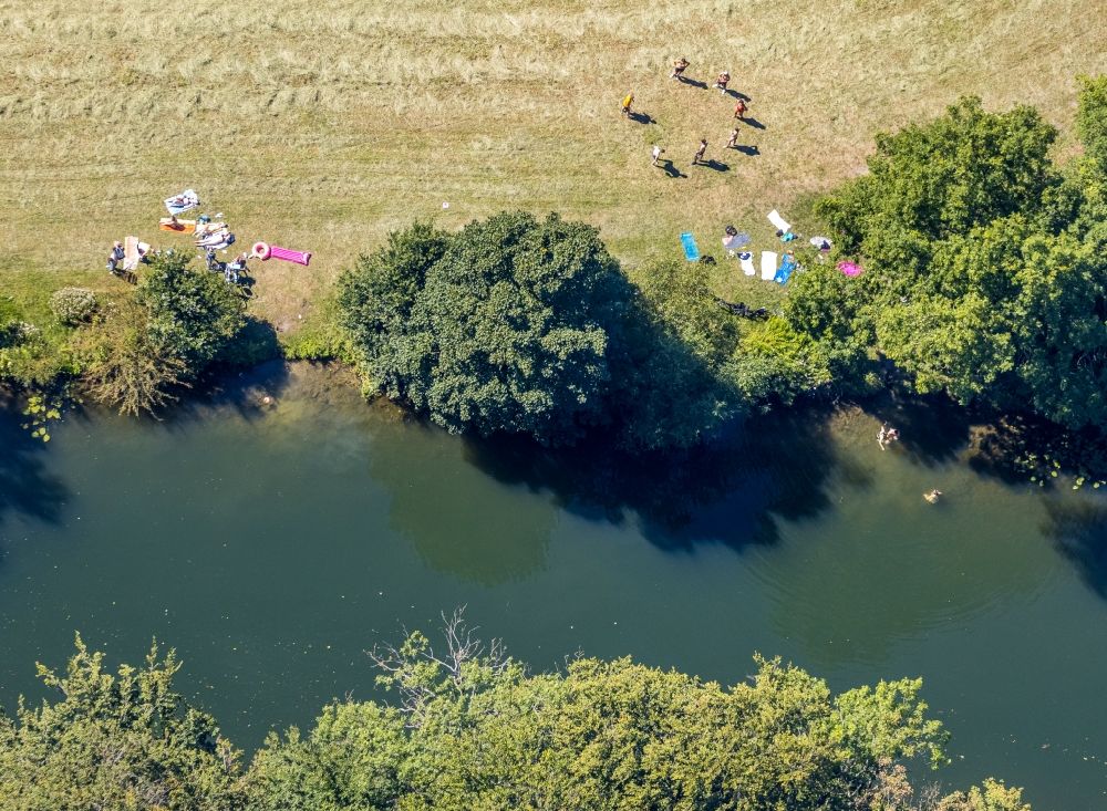 Heessen aus der Vogelperspektive: Badegäste am Flußverlauf der Lippe in Heessen im Bundesland Nordrhein-Westfalen, Deutschland