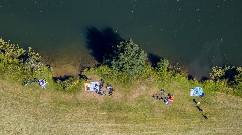 Luftbild Heessen - Badegäste am Flußverlauf der Lippe in Heessen im Bundesland Nordrhein-Westfalen, Deutschland