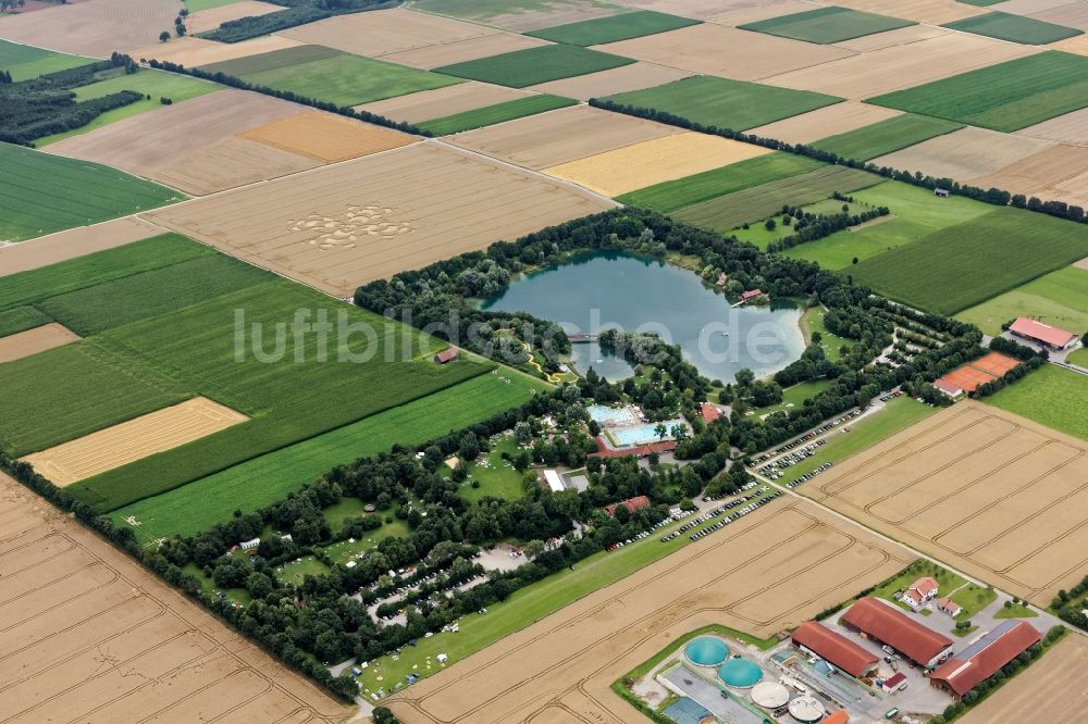 Luftbild Mammendorf - Badegäste auf den Liegewiesen im Freibad und Freizeitpark am Mammendorfer See nahe Fürstenfeldbruck im Bundesland Bayern, Deutschland