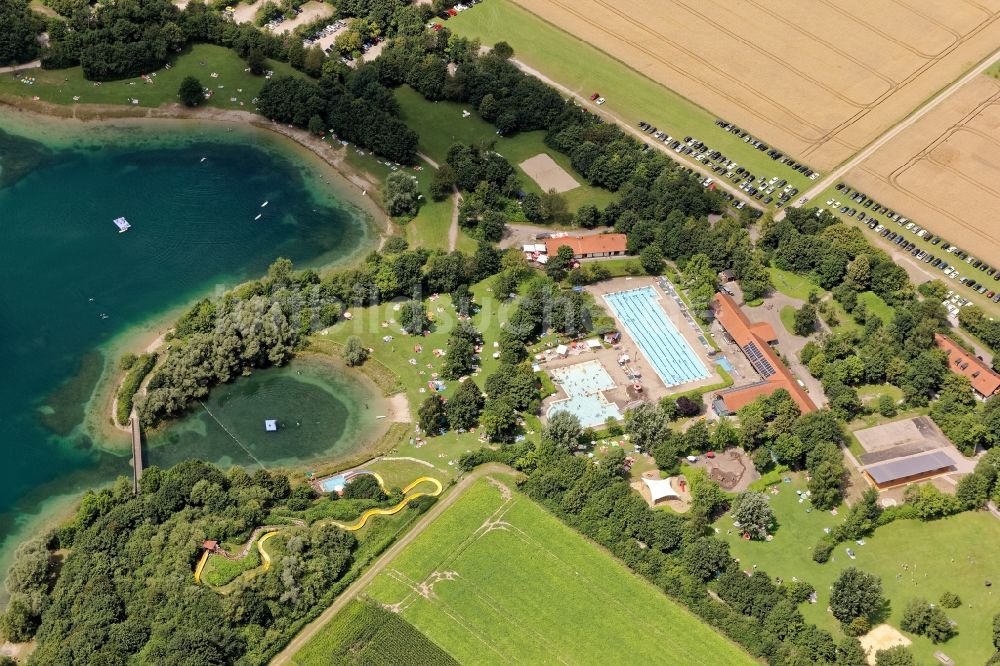 Luftbild Mammendorf - Badegäste auf den Liegewiesen im Freibad und Freizeitpark am Mammendorfer See nahe Fürstenfeldbruck im Bundesland Bayern, Deutschland