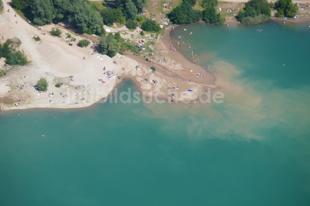 Luftaufnahme Rosdorf - Badegäste am See in Rosdorf im Bundesland Niedersachsen, Deutschland