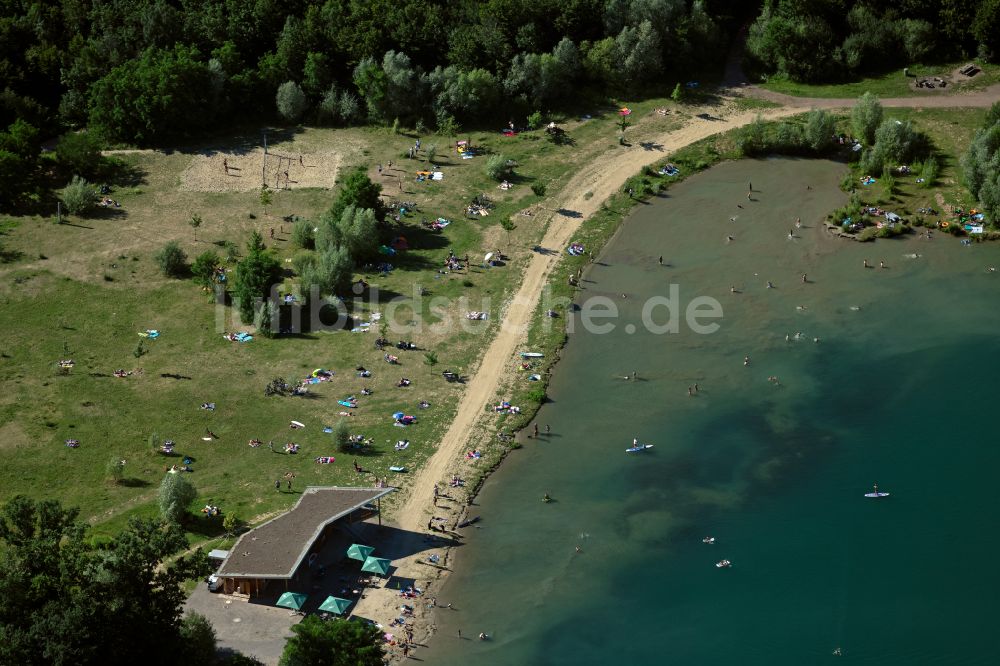 Luftbild Opfingen - Badegäste am Strand des Opfinger See in Opfingen im Bundesland Baden-Württemberg, Deutschland