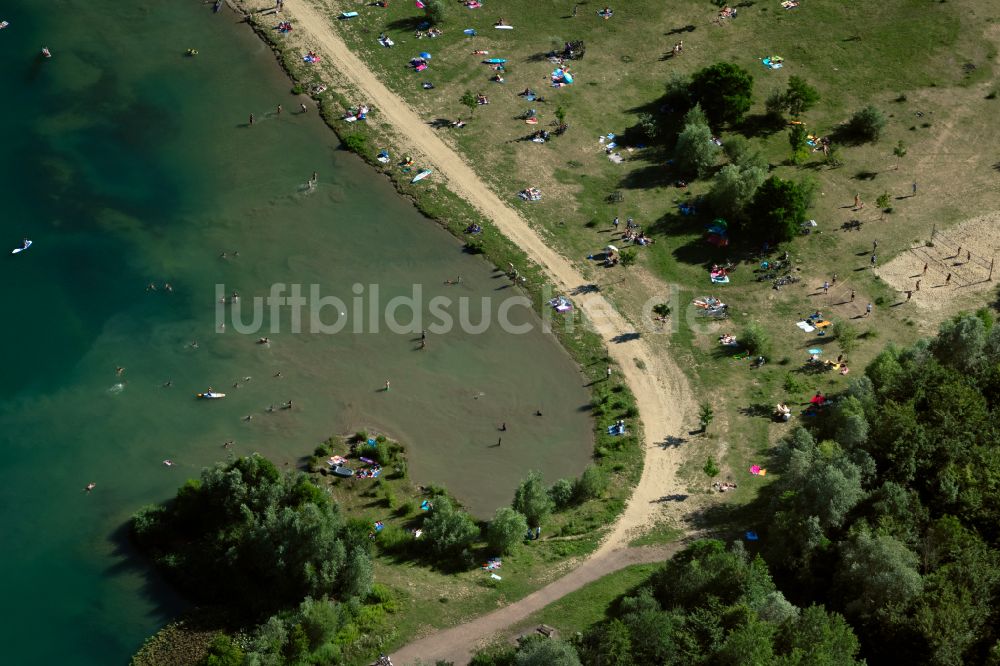 Opfingen aus der Vogelperspektive: Badegäste am Strand des Opfinger See in Opfingen im Bundesland Baden-Württemberg, Deutschland