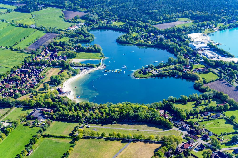 Luftbild Aurich - Badesee und Kies- Tagebau Badesee in Tannenhausen im Bundesland Niedersachsen, Deutschland