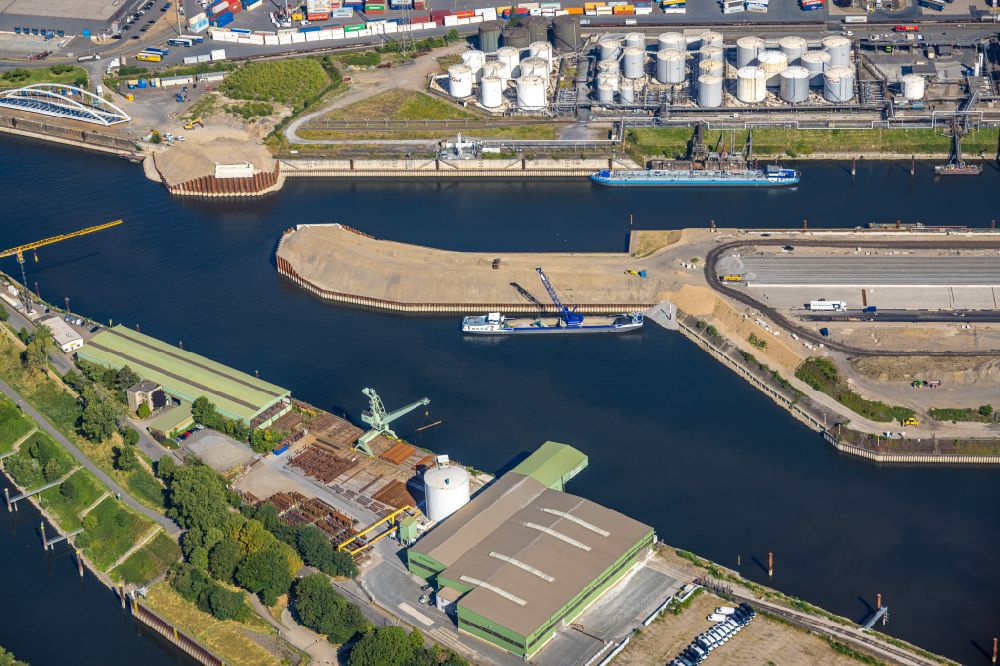 Luftbild Duisburg - Baggerarbeiten auf der Kohleninsel im Hafen in Duisburg im Bundesland Nordrhein-Westfalen, Deutschland