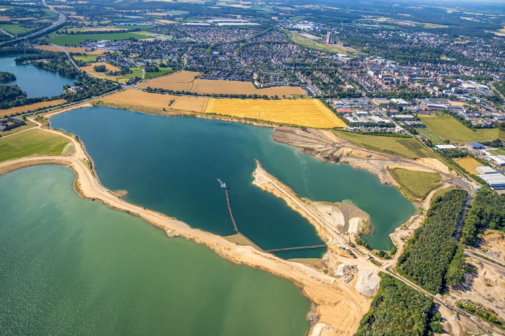Luftbild Kamp-Lintfort - Baggersee und Kies- Tagebau in Kamp-Lintfort im Bundesland Nordrhein-Westfalen, Deutschland