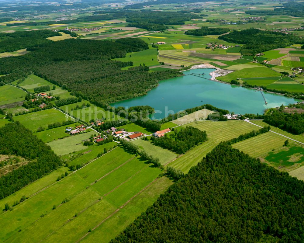 Luftaufnahme Torfwerk - Baggersee und Kies- Tagebau Kiesgrube in Torfwerk im Bundesland Baden-Württemberg, Deutschland