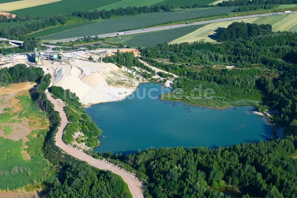 Luftaufnahme Wernsdorf - Baggersee und Kies- Tagebau - Sandgrube in Wernsdorf im Bundesland Sachsen, Deutschland
