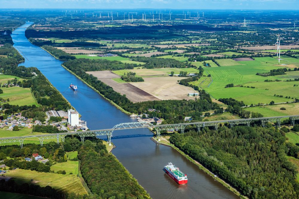 Luftbild Hochdonn - Bahn- Brückenbauwerk Hochdonn über den Nord Ostsee Kanalin Hochdonn im Bundesland Schleswig-Holstein, Deutschland