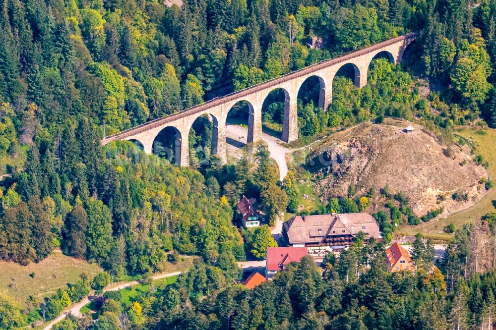 Breitnau von oben - Bahn- Brückenbauwerk Ravenna Schlucht Viadukt der Höllentalbahn in Breitnau im Bundesland Baden-Württemberg, Deutschland