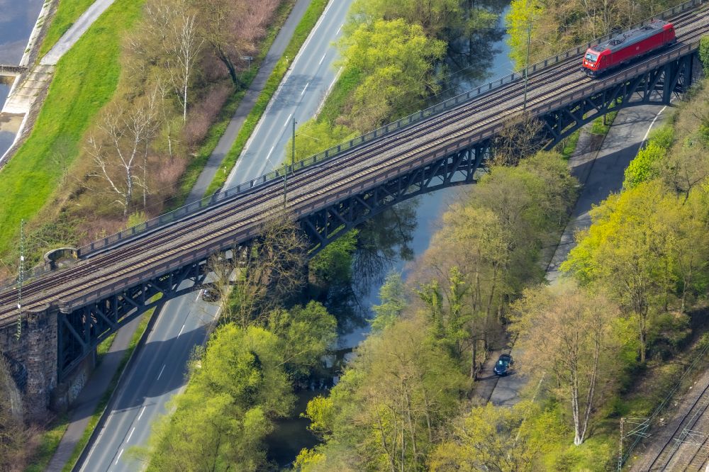 Witten aus der Vogelperspektive: Bahn- Brückenbauwerk in Witten im Bundesland Nordrhein-Westfalen, Deutschland