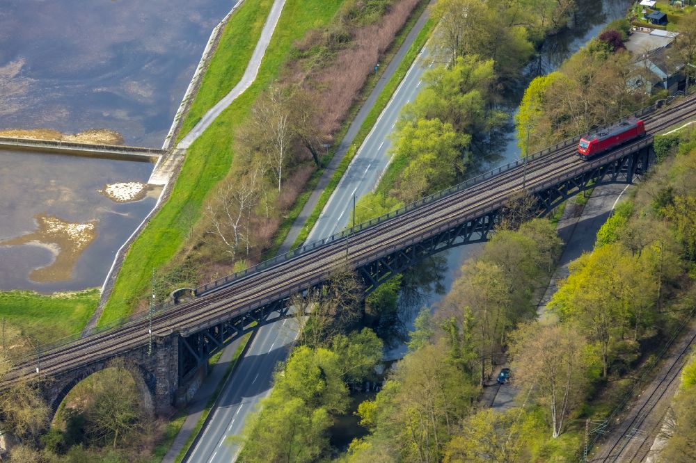 Witten von oben - Bahn- Brückenbauwerk in Witten im Bundesland Nordrhein-Westfalen, Deutschland