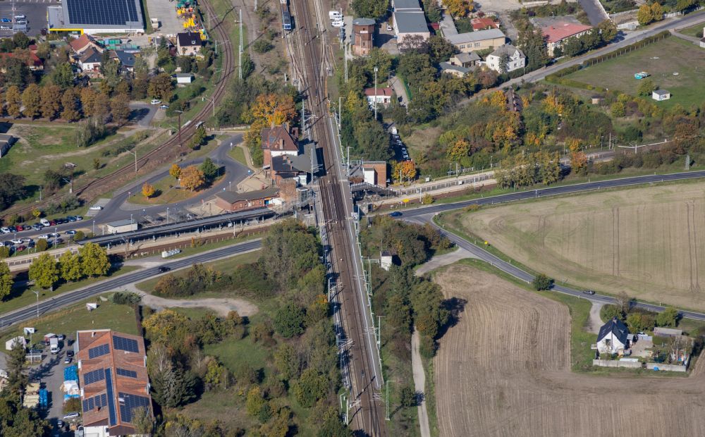 Luftaufnahme Doberlug-Kirchhain - Bahn- Kreuzung der Schienen- und Gleisanlagen der Deutschen Bahn in Doberlug-Kirchhain im Bundesland Brandenburg, Deutschland