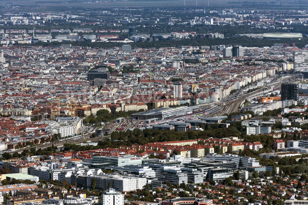 Luftaufnahme Wien - Bahnbetriebswerk und Ausbesserungswerk von Zügen des Personentransportes in Wien in Österreich