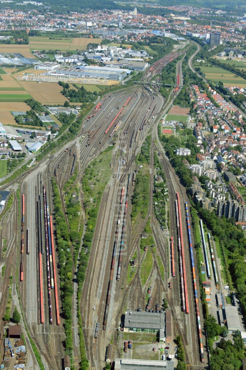 Luftbild Kornwestheim - Bahngleise des Rangierbahnhof und Güterbahnhof der Deutschen Bahn in Kornwestheim im Bundesland Baden-Württemberg