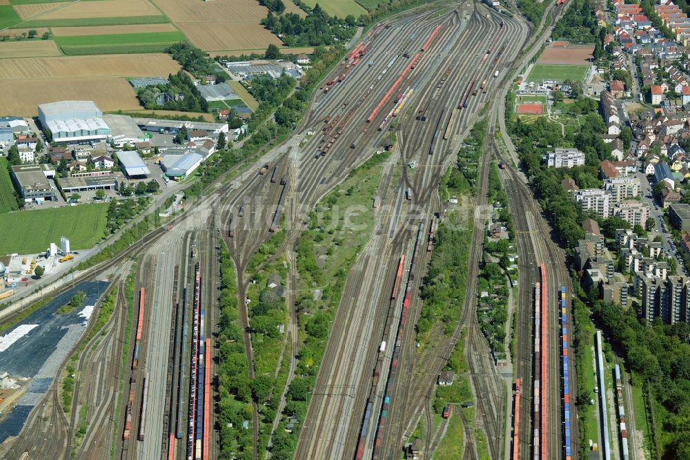 Luftaufnahme Kornwestheim - Bahngleise des Rangierbahnhof und Güterbahnhof der Deutschen Bahn in Kornwestheim im Bundesland Baden-Württemberg