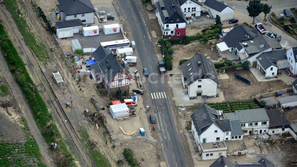 Dernau aus der Vogelperspektive: Bahnhof in Dernau nach der Hochwasserkatastrophe im Ahrtal diesen Jahres im Bundesland Rheinland-Pfalz, Deutschland