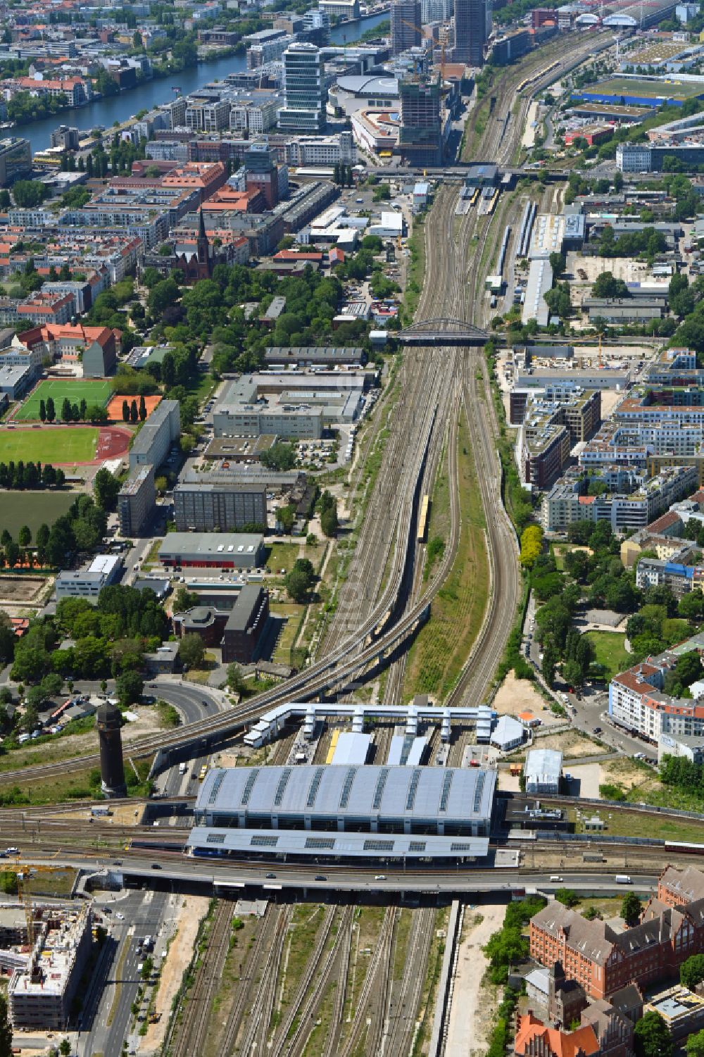Luftbild Berlin - Bahnhof Ostkreuz im Stadtteil Friedrichshain von Berlin