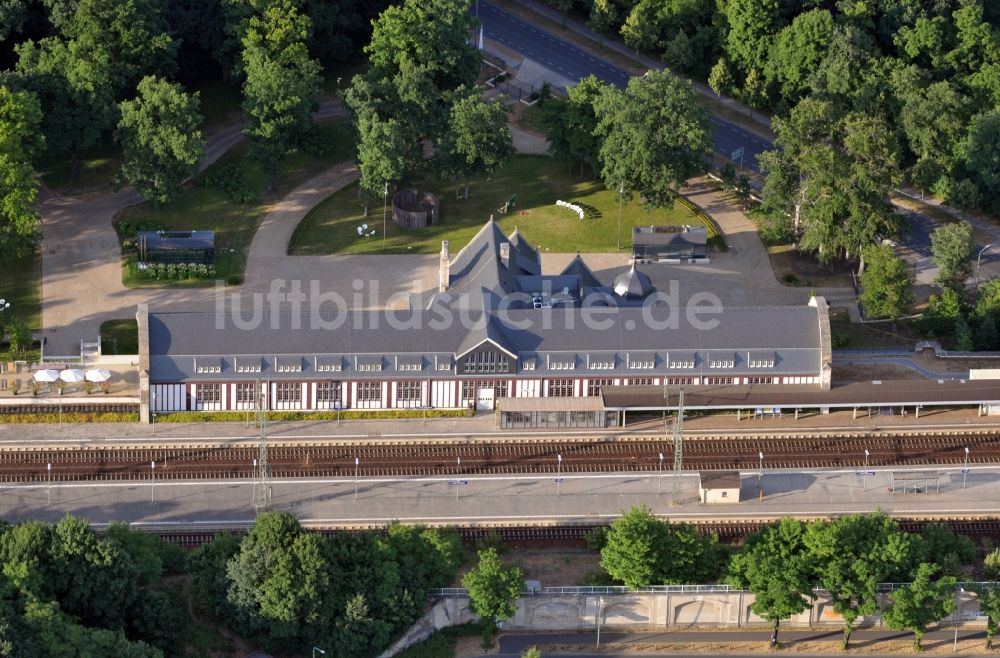 Potsdam von oben - Bahnhof Potsdam Park Sanssouci im Bundesland Brandenburg