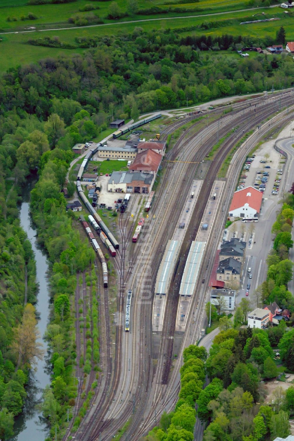Rottweil von oben - Bahnhof in Rottweil im Bundesland Baden-Württemberg, Deutschland