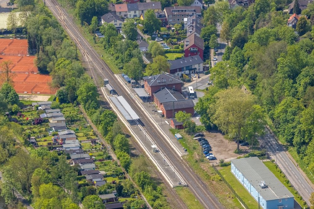 Luftbild Kettwig - Bahnhof an der Ruhrtalstraße in Kettwig im Bundesland Nordrhein-Westfalen, Deutschland