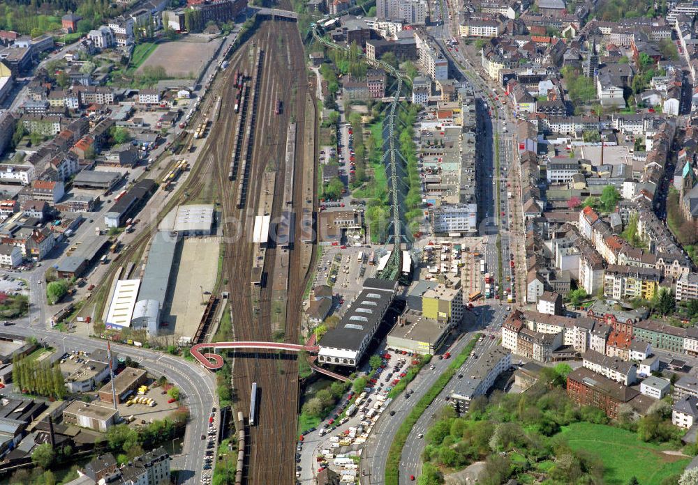 Luftaufnahme Wuppertal - Bahnhof Wuppertal - Oberbarmen mit der Haltestelle der Schwebebahn