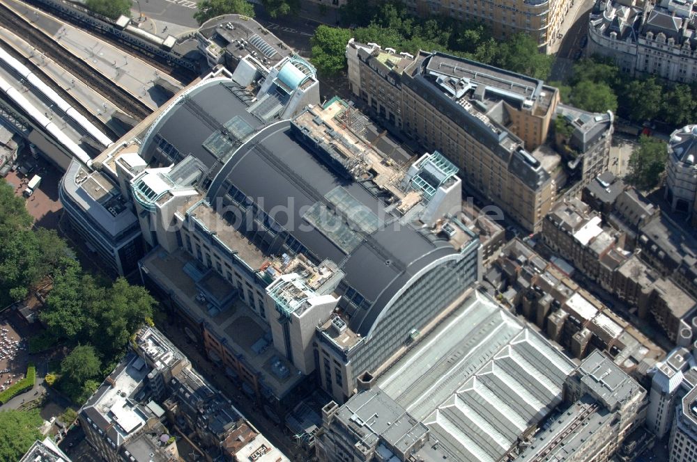 Luftaufnahme London - Bahnhofsgebäude Charing Cross in London