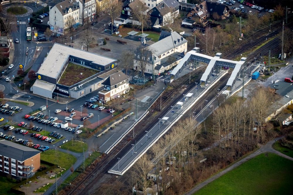 Luftaufnahme Bochum - Bahnhofsgebäude und Gleisanlagen des S-Bahnhofes im Ortsteil Dahlhausen in Bochum im Bundesland Nordrhein-Westfalen, Deutschland