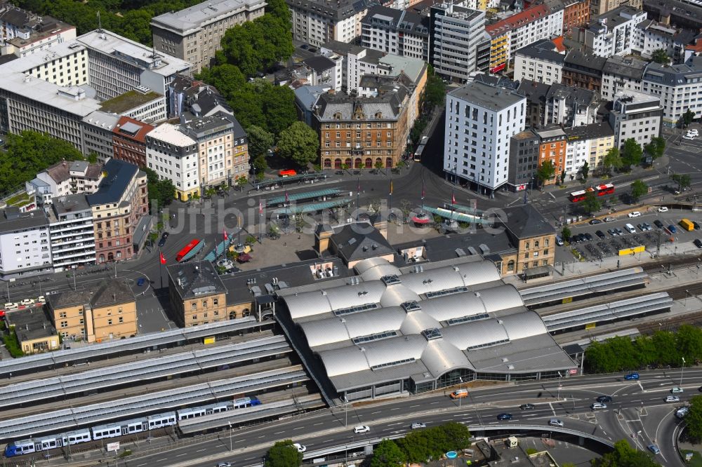 Luftaufnahme Mainz - Bahnhofsgebäude und Gleisanlagen des Hauptbahnhof der Deutschen Bahn in Mainz im Bundesland Rheinland-Pfalz